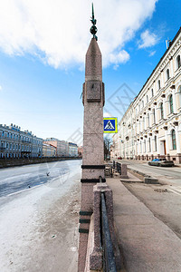 圣彼得堡市莫伊卡河堤岸春季的洪流高水点街道图片