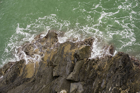 意大利五渔村利古里亚海的岩石海岸图片