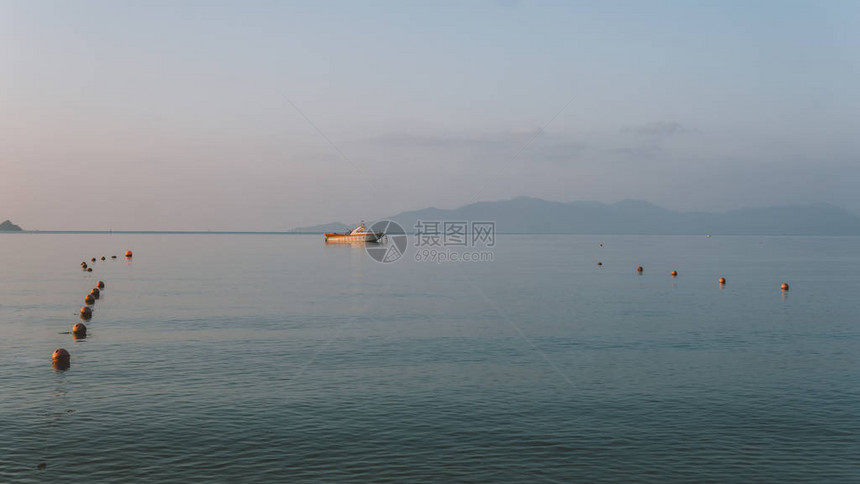 日出时的晨海全景苏梅岛日出图片