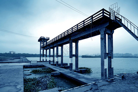 海南岛万泉河小水坝背景图片