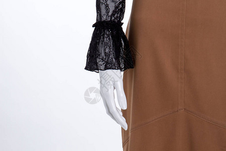 黑色长袖衬衫和裙子的女模特图片