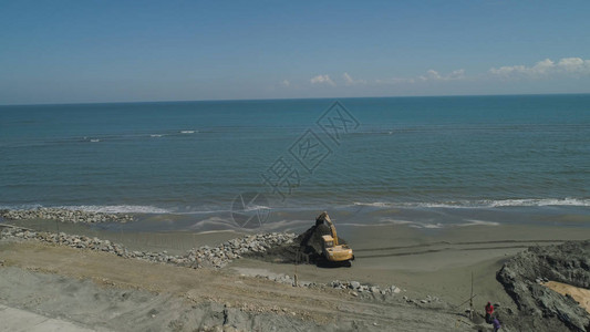在林加延海滩建造海岸防护结构背景图片