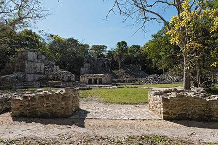 MuyilChunyaxch考古遗址古老的玛雅建筑图片