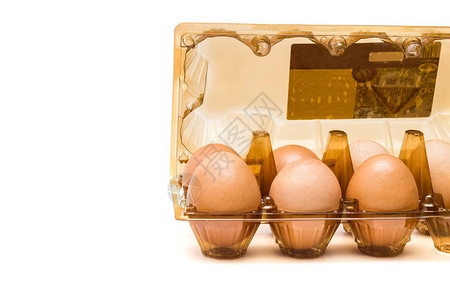 白色背景中的鸡蛋盒中的鸡蛋图片