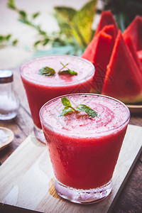 健康的西瓜水果冰沙汁图片