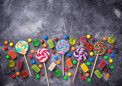 彩色糖果和棒糖的组背景图片