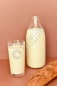 牛奶装在干净的玻璃瓶玻璃图片