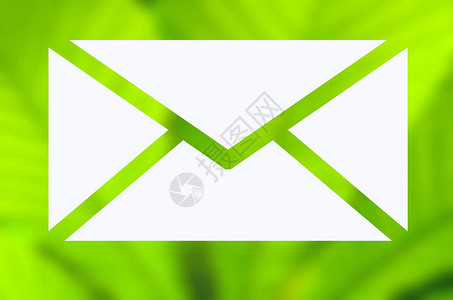 绿色自然背景的信封图片