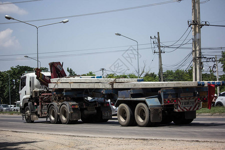 清迈Pk运输公司的拖车倾卸卡车背景图片
