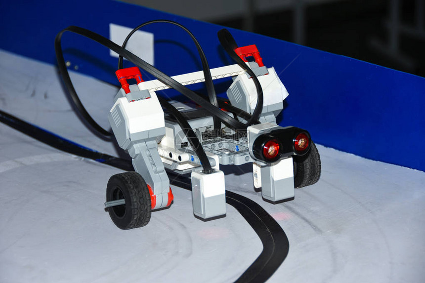 学生编码汽车机器人和电子板机器人学和电子学实验室工程科学技术计算机代码S