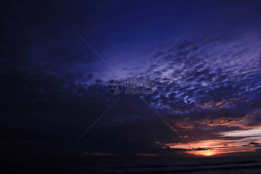暮色夕阳云海图片