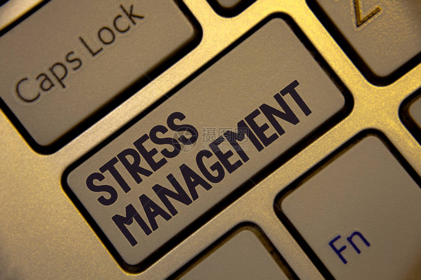 手写文字书写压力管理概念意义冥想疗法放松积极保健金键盘与喷射灰色按钮呈现黑色单词图片