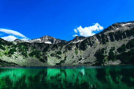 美丽的高山湖泊图片