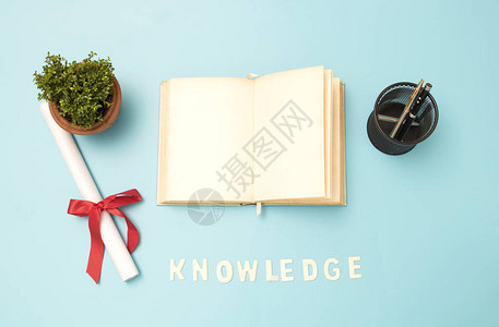 知识与智慧概念书籍和证书图片