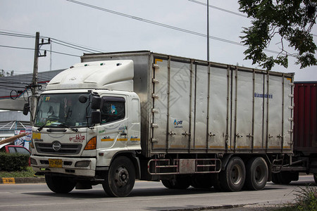 CS运输和物流运输的拖车集装箱货运卡车图片