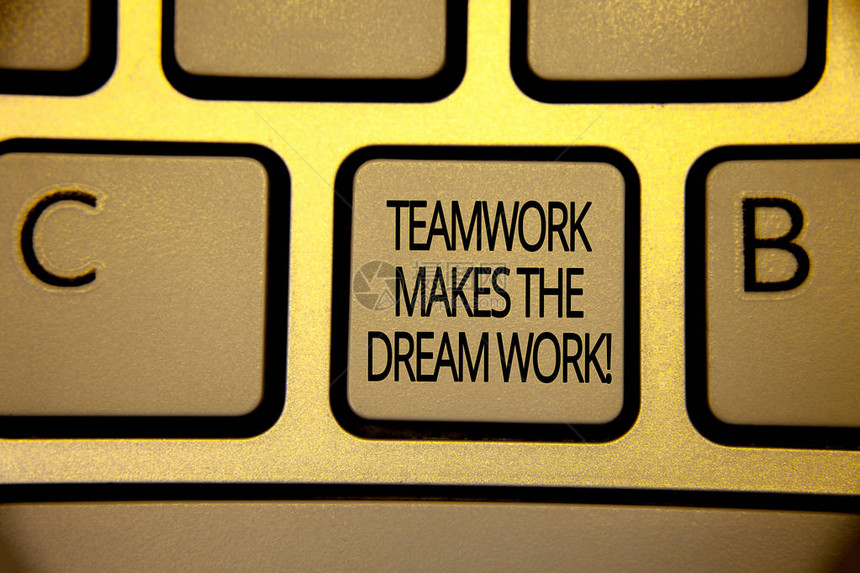 文字书写文本团队使梦想工作成为现实友情的商业概念有助于取得成功键盘棕色黄键意图创建文本图片