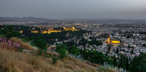 GranadaAlbaicin和黄昏的Alhambra图片