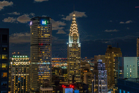 曼哈顿摩天大楼夜景图片
