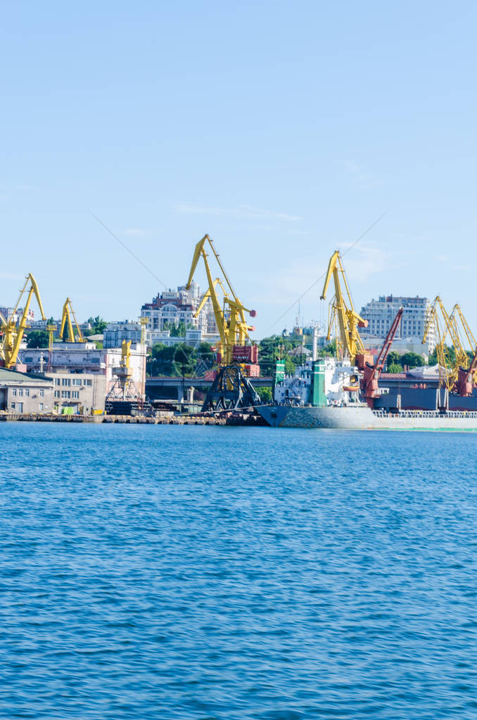 夏季与敖德萨港的海景图片