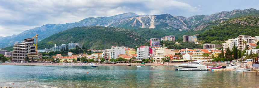 在黑山亚得里亚海沿岸布德瓦市附近图片
