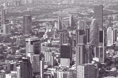 曼谷市摩天大厦的黑色和图片