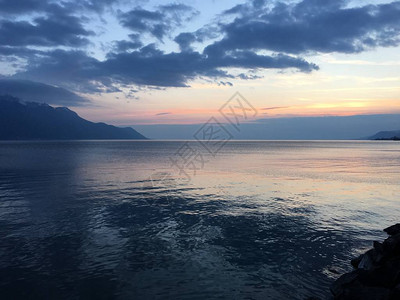 瑞士蒙特勒的日内瓦湖景图片