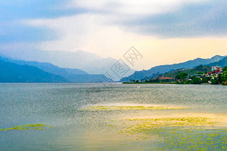 美妙绝仑从尼泊尔加德满都Pokhara湖的岸边捕捉到的美妙绝背景