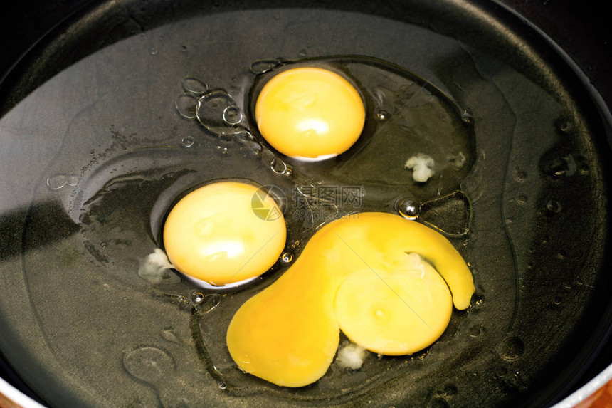 三叶鸡蛋的三黄蛋油煎图片