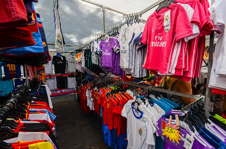 西甲Nova街市场出口售足球商品背景