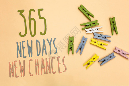显示365天新机会的文本符号概念照片开始新的一年日历机会黄色底座图片
