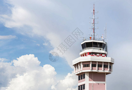 国际机场空中交通管制塔台的空监视高清图片素材