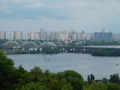 基辅左岸和第聂伯河全景图片