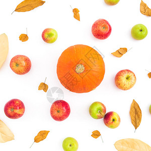 感恩节秋天背景落叶为干叶苹果和南瓜图片