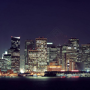 旧金山城市天际线与夜间城市建筑图片