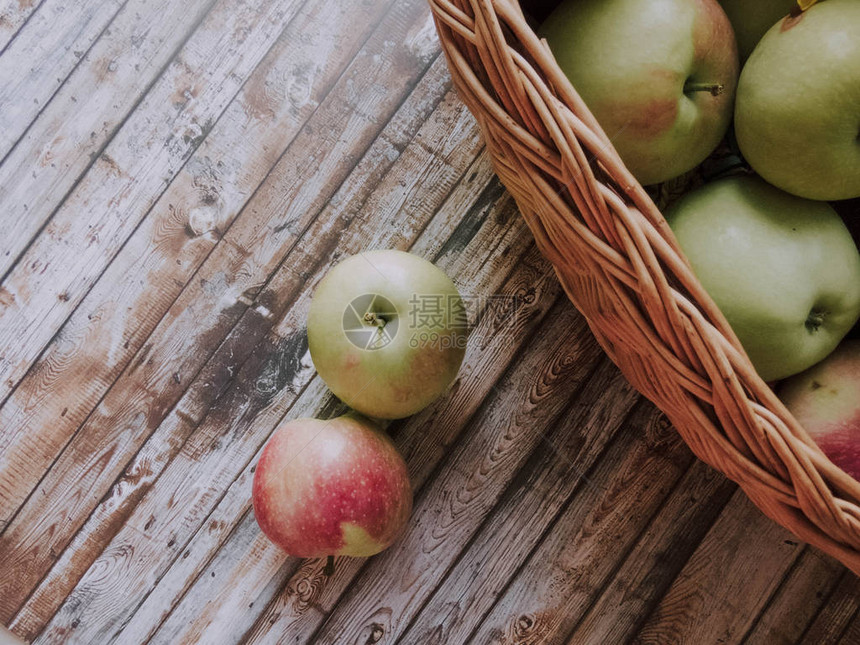 篮子里的成熟苹果健康饮食产品有机水果复制空间有机食品样式图片