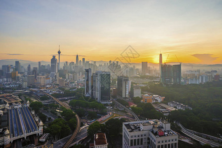 吉隆坡城市天际线日出鸟瞰图图片