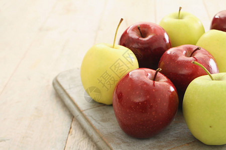 准备新鲜健康的苹果背景图片