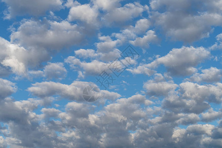 多云的天空风景图片