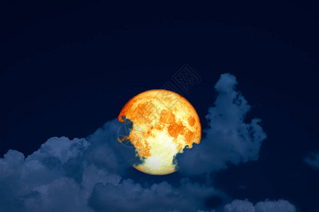 满血的月亮回到剪影云夜蓝天上图片