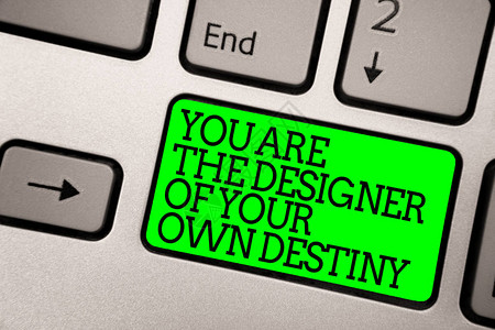 概念手写显示你是自己命运的设计师商业照片展示拥抱生活做出改变键盘绿色键计算机背景图片