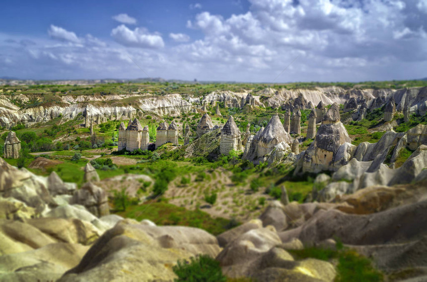 土耳其安纳托利亚地区Nevsehir省卡帕多西亚峡谷的沙石和山丘等令人印象深刻的真菌形式