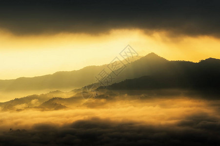 富兰卡雾山景观和日出帕尧泰国富图片