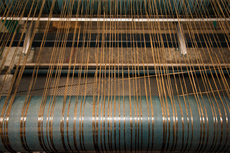 纺织业一家纺织厂在旋转图片