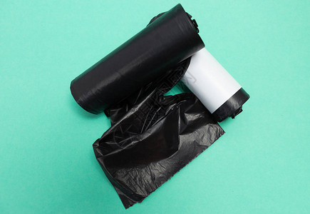 黑色塑料垃圾未使用袋卷作为一次垃圾家务工具污染回收概念隔图片