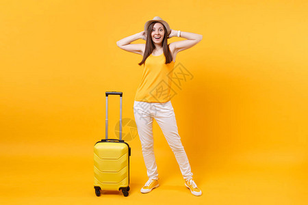 夏季休闲服的旅行者旅游女人背景图片