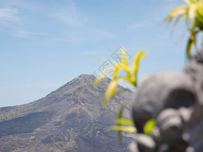 地面上的熔岩痕迹金塔马尼的巴杜尔火山风景图片