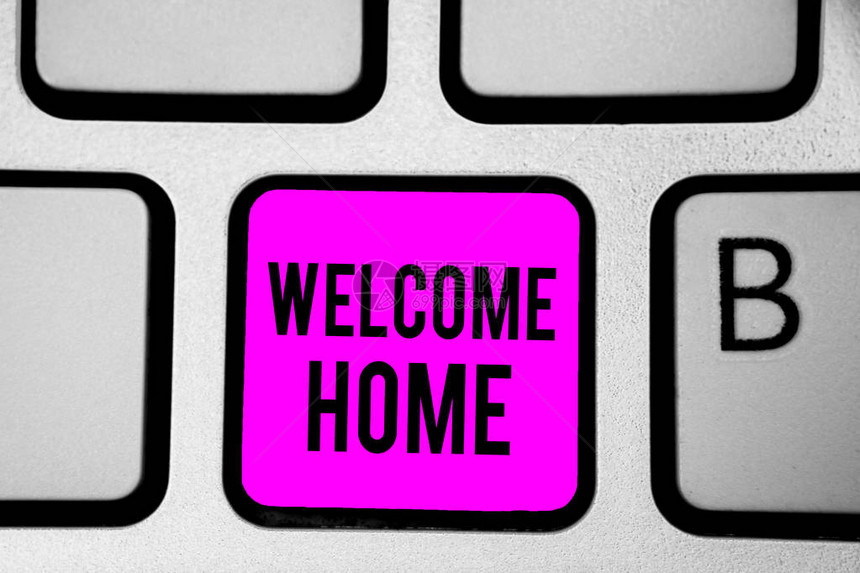 概念手写显示欢迎回家商务照片文字表达问候新业主住所门垫进入键盘紫色键意图创建计图片