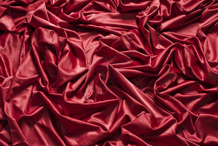 红色丝绸织布有闪亮的面团折叠图片
