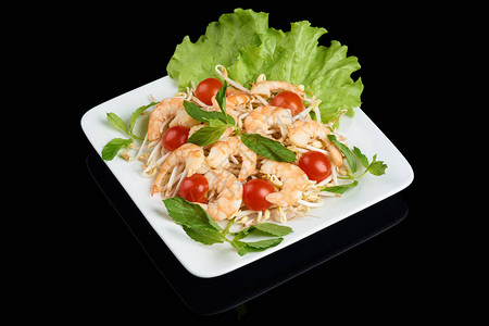 越南菜沙拉配虾豆芽和西红柿图片