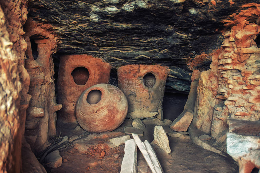 历史上有人居住的山洞西非多哥北部的格图片